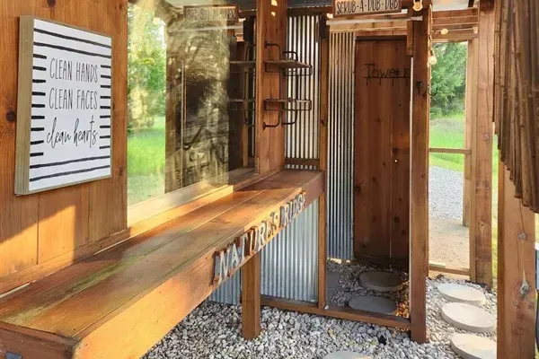 Large Vanity | Seasonal Outdoor Shower