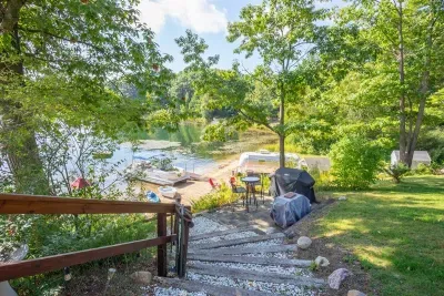 Slice-of-Heaven TC  | Spa Retreat | Silver Lake CottageSteps down to beach front.