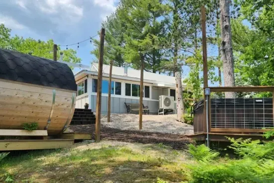 Slice-of-Heaven TC  | Spa Retreat | Silver Lake Cottage Steps from private hot tub and barrel sauna with a view!