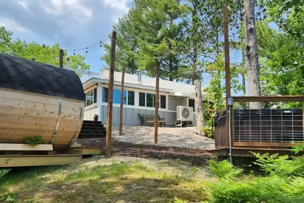 Slice-of-Heaven TC  | Spa Retreat | Silver Lake Cottage Steps from private hot tub and barrel sauna with a view!