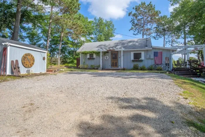 Slice-of-Heaven TC | Spa Retreat | Silver Lake CottageHot Tub | Barrel Sauna Full Window Lake Views | Cold Plunge Barrel Kayaks, canoe, row boat, SUP's all included!