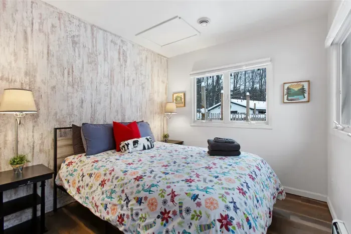 Cozy Queen 1 off the Great Entryway Living Area