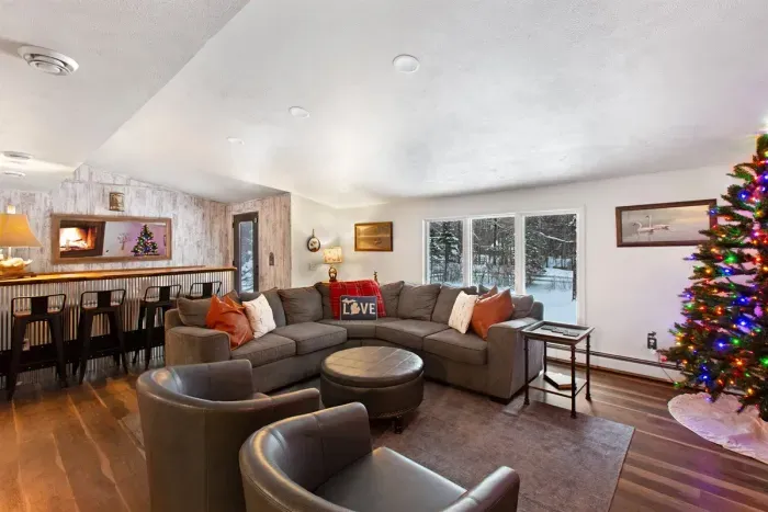 Lake Ann Lodge | Adventure North Vacation Rentals | Celebrate Family Christmas Gatherings | Nov | Dec | Jan