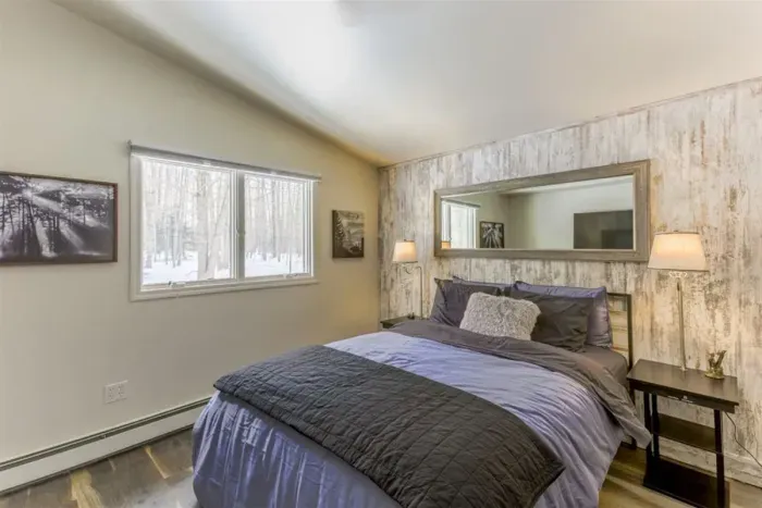 Queen 3 - In Blue Spring/Summer Duvet Covers Nightstands with charging ports