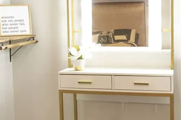 LA Lodge "Luxor Gold" Vanity Closet