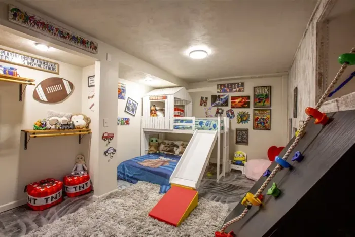 LA Lodge play area complete with Twin over Full Bunkbed House with slide and a climbing rope!
