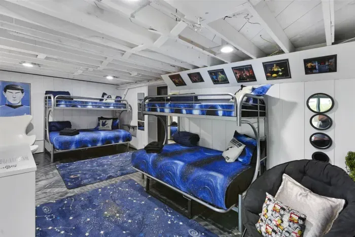 Star Trek Bunk Room  Desk Area | Smart TV Viewing | Full Lower Bunks | Twin Upper Bunks + 2 Sets Twin Bunks | Sleeps 10