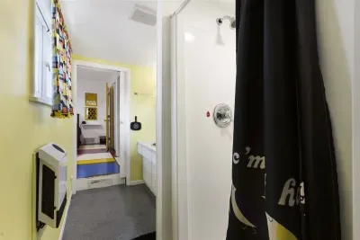 Partridge Family Bathroom Suite | Single Standup Shower