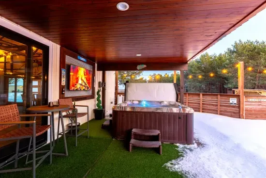 6-8 person Hot Tub | Winter Heat Fees Required