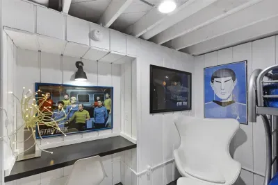 Star Trek Bunk Room  Desk Area | Smart TV Viewing | Full Lower Bunks | Twin Upper Bunks + 2 Sets Twin Bunks | Sleeps 10
