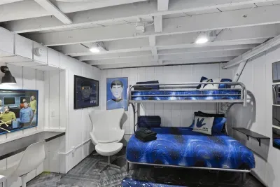Star Trek Bunk Room  Desk Area | Smart TV Viewing | Full Lower Bunks | Twin Upper Bunks + 2 Sets Twin Bunks | Sleeps 10