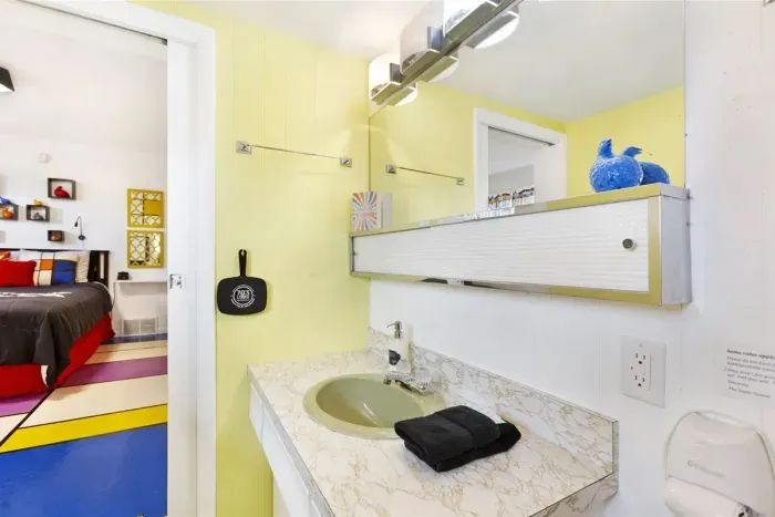 Partridge Family Bathroom Suite | Single Standup Shower