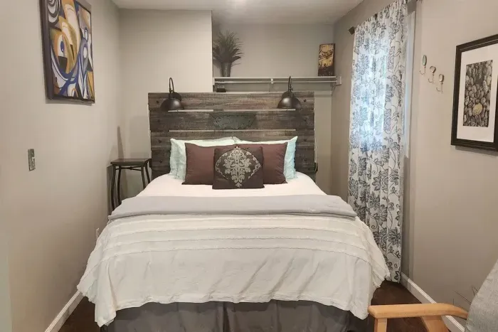 Traverse City Bungalow Spa Retreat Queen Bedroom | Dual Massage Chairs | French Door Access to Deck | Smart TV | Spa Robes, Towels & Slippers 