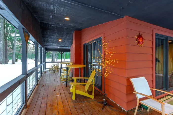 Hall Creek Lodge | Creek & Guest House Views