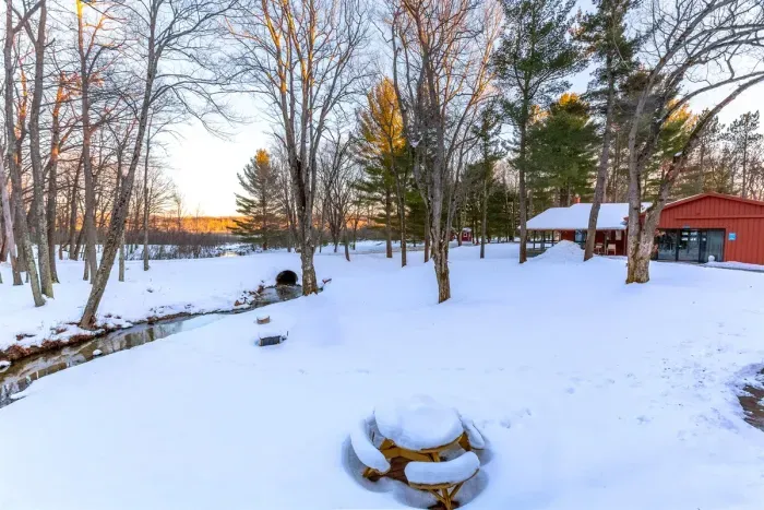Hall Creek Lodge | Creek & Guest House Views