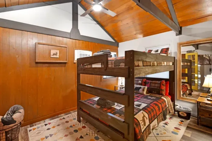 Upper Level | Pine Bedroom Suite | Jacuzzi Tub | Shower