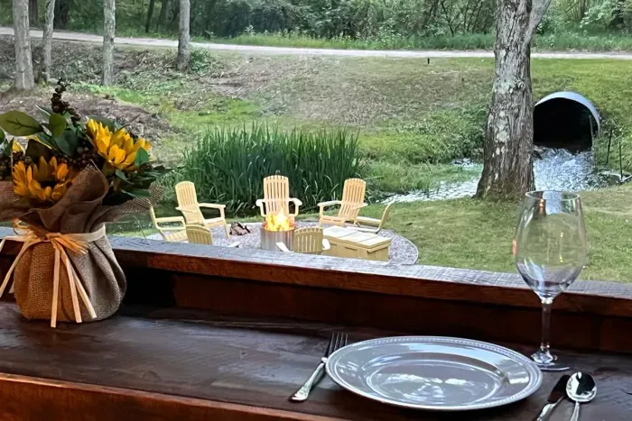 Hall Creek Lodge | Creekside Outside Covered Porch Dining