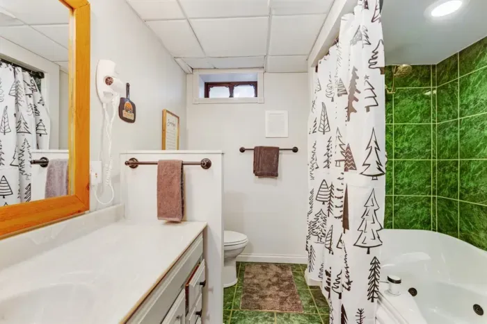 Maple Bedroom Suite | Jacuzzi Tub | Shower