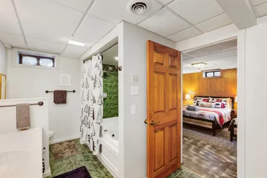 Maple Bedroom Suite | Jacuzzi Tub | Shower