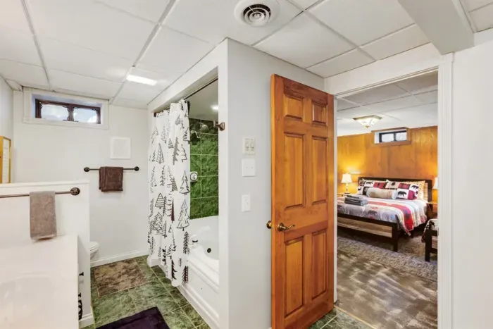 Maple Bedroom Suite | Jacuzzi Tub | Shower