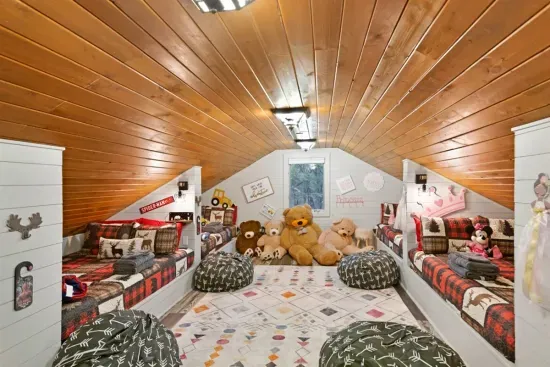 Upper Level Built-in Bedroom | 4 Queens