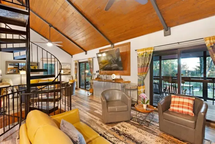 Hall Creek Lodge | Main Living Room | Slider access to Covered Deck | Smart TV