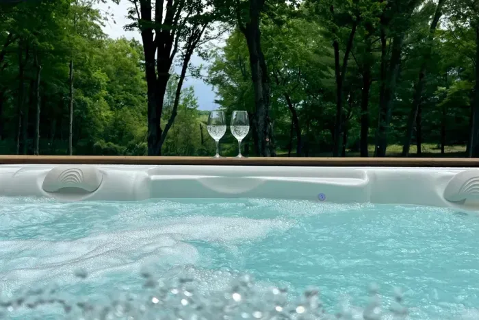 Hall Creek Lodge | Main Deck Hot Tub