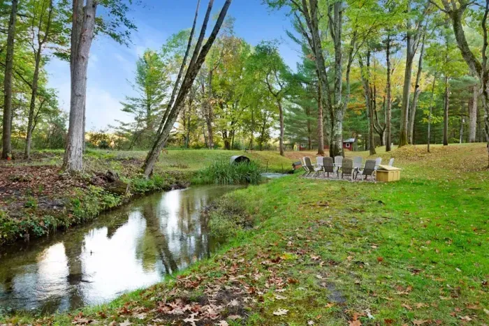 Hall Creek Lodge | Sand Bottom Creek