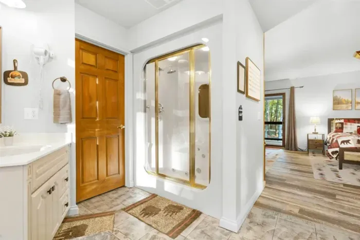 Master Bedroom Suite | Steam Shower