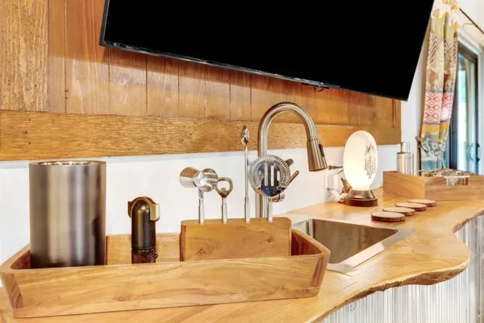 Hall Creek Lodge | Main Living Room Live Edge Wet Bar