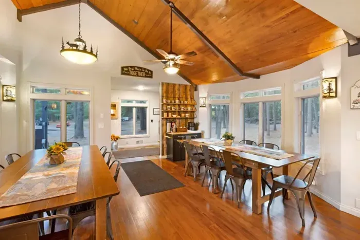 Hall Creek Lodge | Dining Room | Coffee Bar | Buffet | Pantry