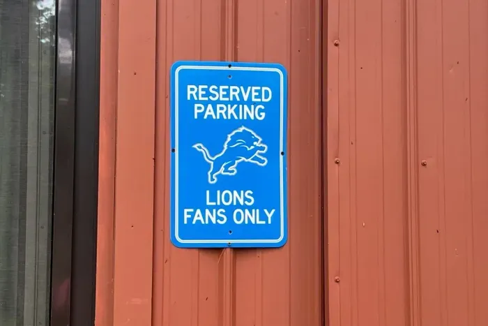 Hall Creek Lodge Large Group Spa Retreat | Adventure North Vacation Rentals | Guest House Restore the Roar Recreation Room | Pool Table | Ping Pong | Arcade Games | Darts | Extra Refrigerator