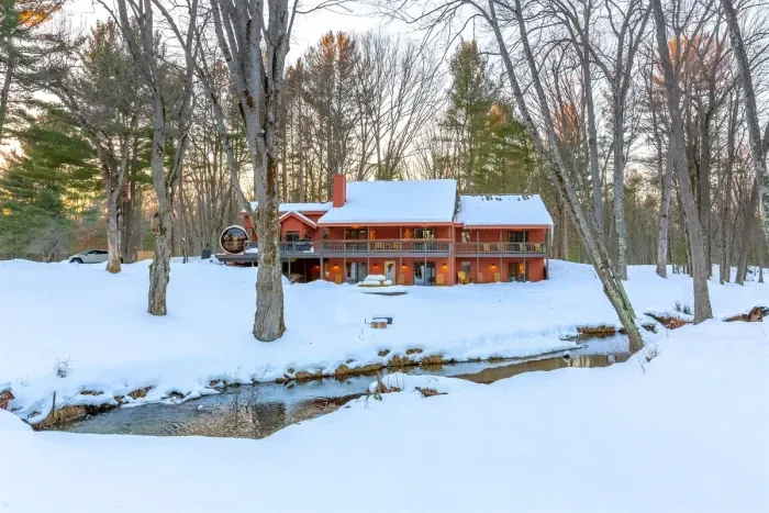 Hall Creek Lodge | "Your Adventure North" awaits!