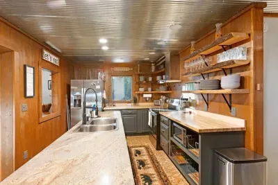 Hall Creek Lodge | Fully Equipped Kitchen | Microwave | Toaster | Blender | Air Fryer | Electric Skillet | Crock Pot |Mixer | Cutlery | Pots & Pans | Bakeware | Basic Spices