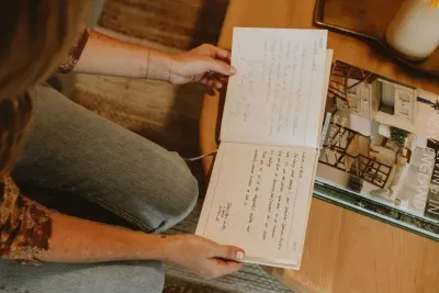 Splendid-Host-Guest-Book-3 copy.jpg