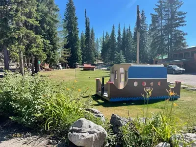 Everly's Hideout, cabin near Kelowna & Big White - image 42 of 42