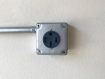 [Garage] Charge your electric vehicle right in the garage using the dedicated NEMA 14-50 outlet.