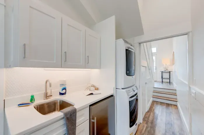 Blowfish Bungalow at Sunflower Beach Resort - image 4 of 45