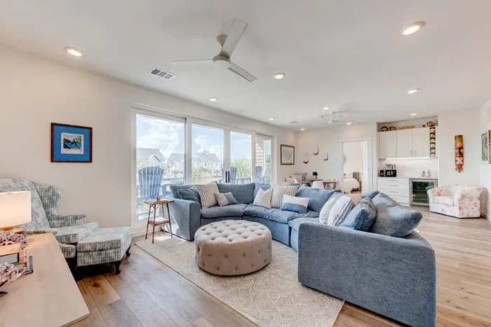 Guitars & Tiki Bars at Sunflower Beach Resort - image 2 of 39