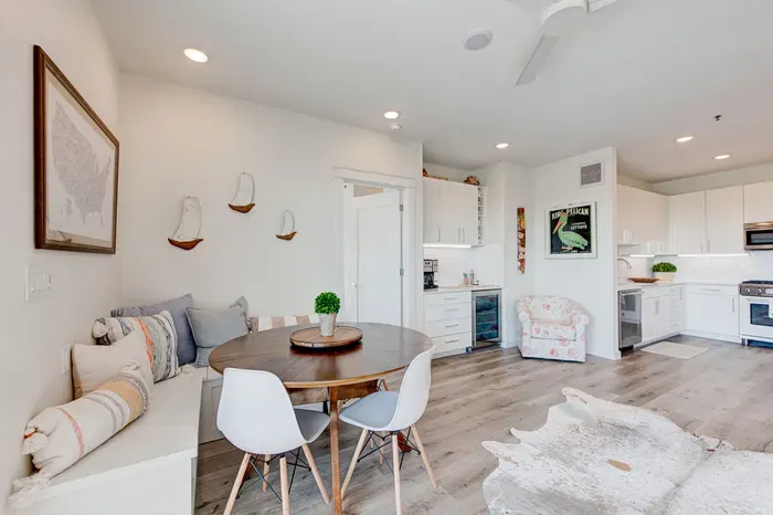 Guitars & Tiki Bars at Sunflower Beach Resort - image 7 of 39