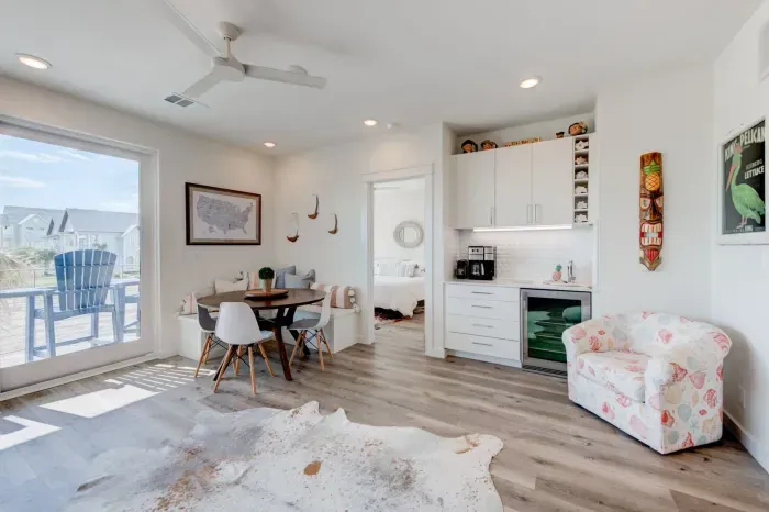 Guitars & Tiki Bars at Sunflower Beach Resort - image 5 of 39