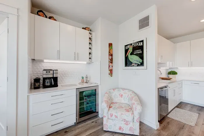 Guitars & Tiki Bars at Sunflower Beach Resort - image 6 of 39