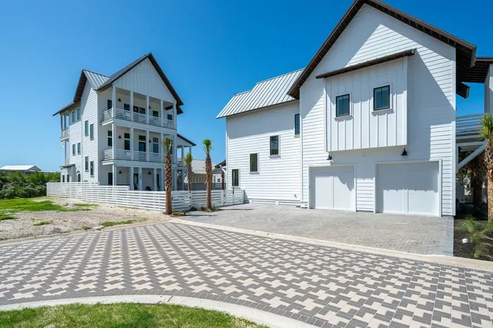 Poolside Holiday House - image 1 of 66