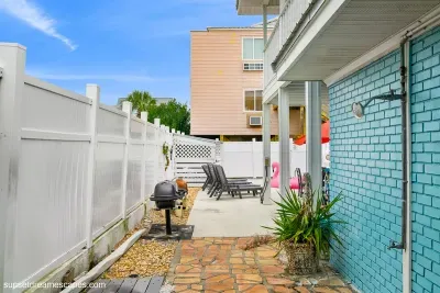 Sideyard allows room for sunbathing and grilling up your favorite seafood for your hungry fellow vacationers! Grill is a park style charcoal grill, bring your own charcoal.