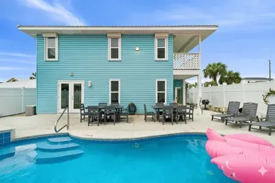 You'll enjoy dining poolside, lit at night by the colored pool lighting system. We provide plastic re-usable drinking glasses perfect for poolside beverages. 