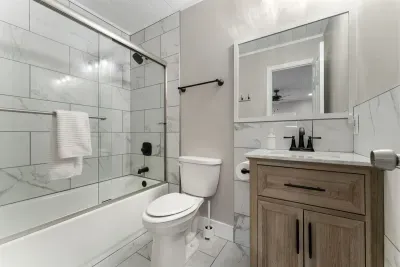 Full bathroom for First Floor westside inland bedroom.