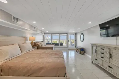 Downstairs larger beachfront bedroom with a ensuite bathroom. This room also features a trundle with Full-Over-Single beds for additional guests. Walk straight out from your bedroom to the lower deck and beautiful sugar sand beaches.