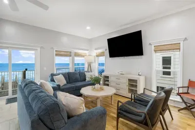 Accommodating up to 16 guests, this home is well equipped for gathering without sacrificing elbow room and privacy.