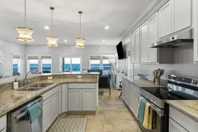 Beach side views are ever-present throughout the Keeping Room.