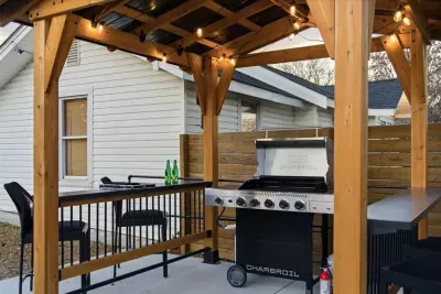 The perfect entertainment space for the grillmaster and crew.